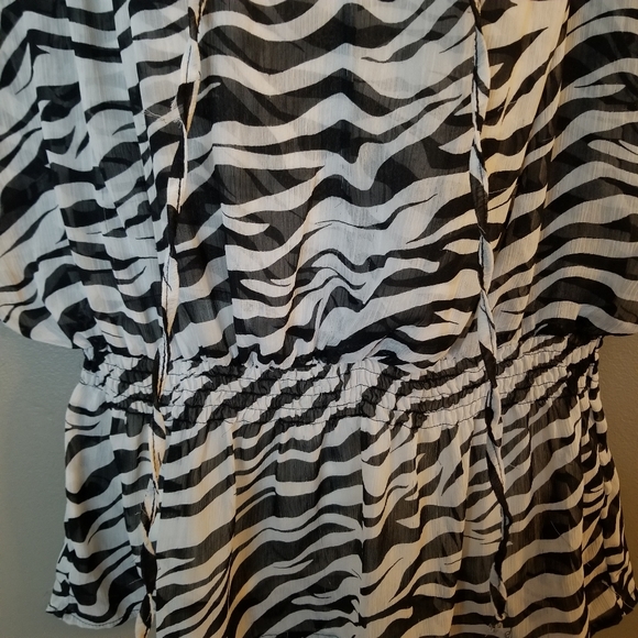 Isabella Rodriguez Batwing Zebra Top L Black White - Picture 4 of 7